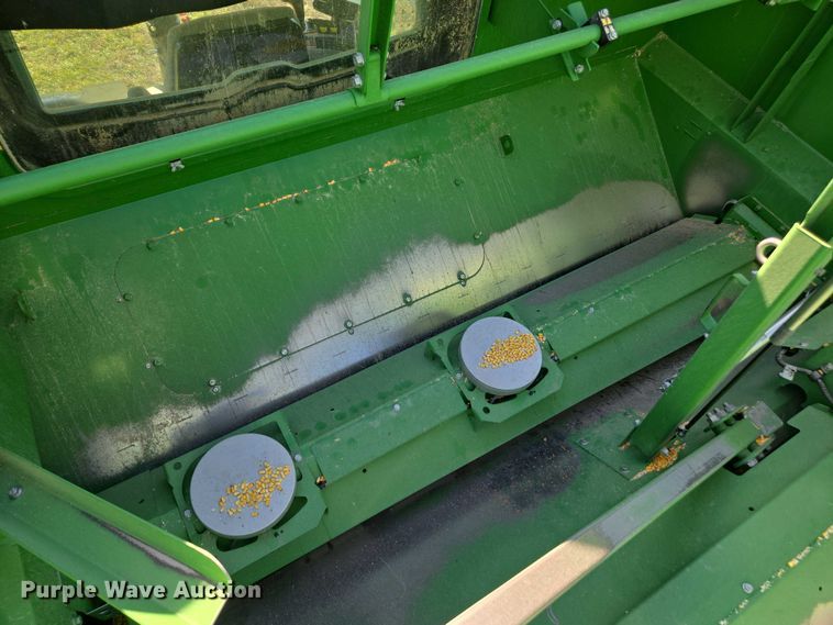 image for item DT4550 2022 John Deere S770 STS combine