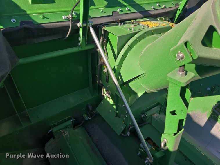 image for item DT4550 2022 John Deere S770 STS combine