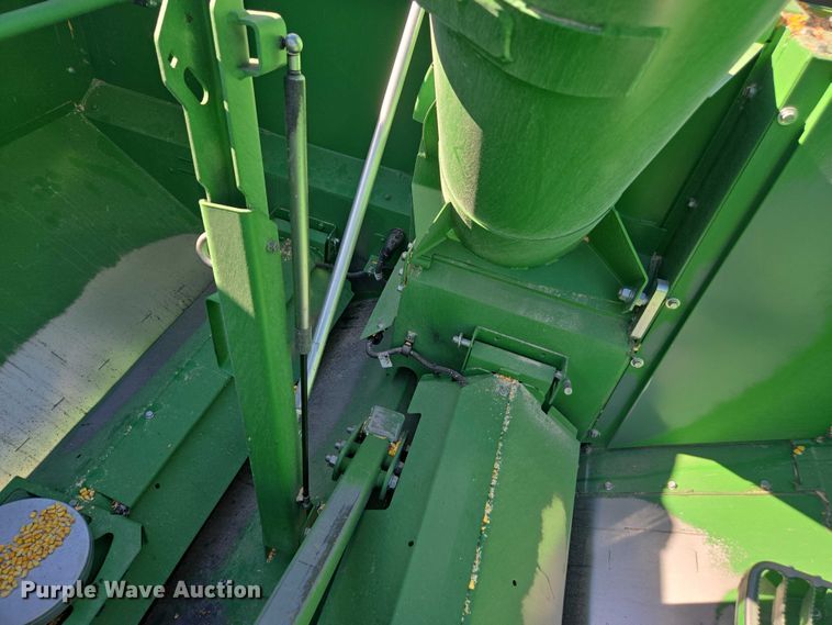 image for item DT4550 2022 John Deere S770 STS combine