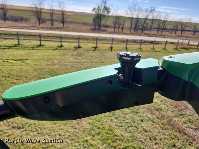 image for item DT4550 2022 John Deere S770 STS combine