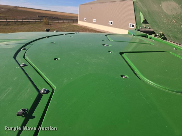 image for item DT4550 2022 John Deere S770 STS combine