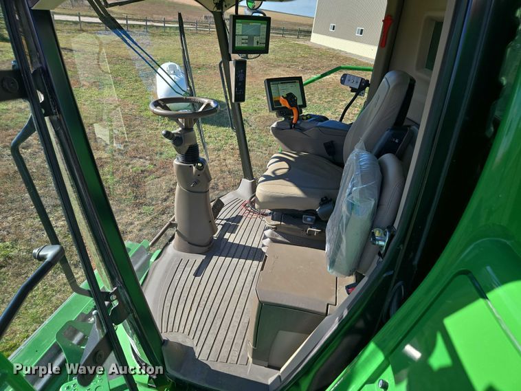 image for item DT4550 2022 John Deere S770 STS combine