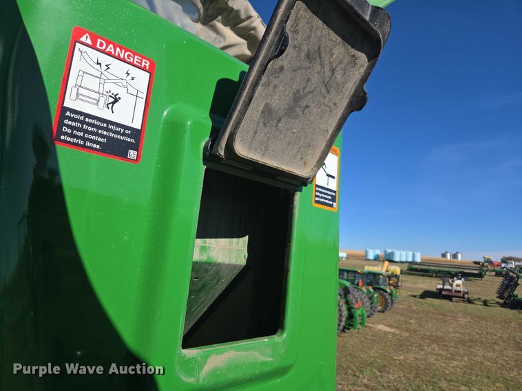 image for item DT4550 2022 John Deere S770 STS combine