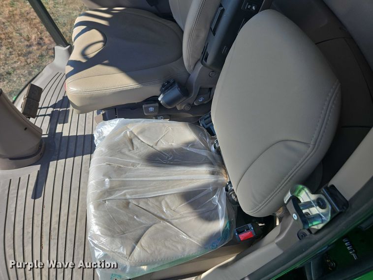 image for item DT4550 2022 John Deere S770 STS combine