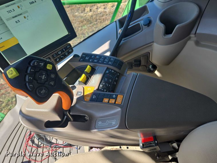 image for item DT4550 2022 John Deere S770 STS combine