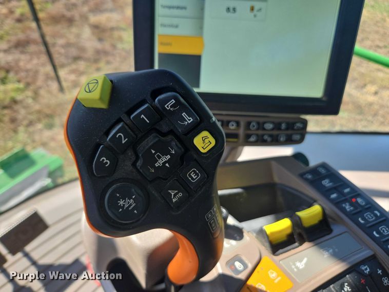 image for item DT4550 2022 John Deere S770 STS combine