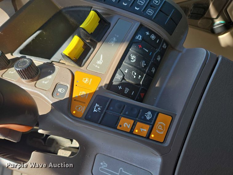 image for item DT4550 2022 John Deere S770 STS combine