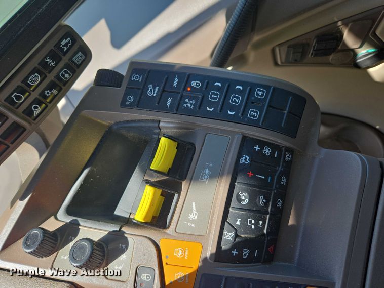 image for item DT4550 2022 John Deere S770 STS combine