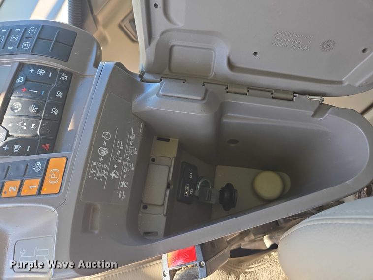 image for item DT4550 2022 John Deere S770 STS combine