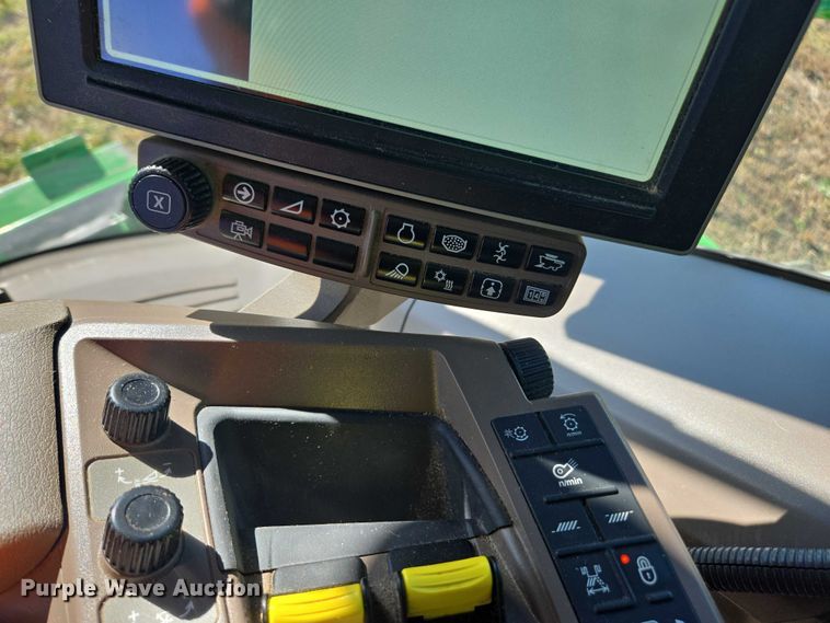 image for item DT4550 2022 John Deere S770 STS combine