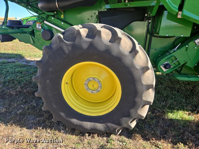 image for item DT4550 2022 John Deere S770 STS combine