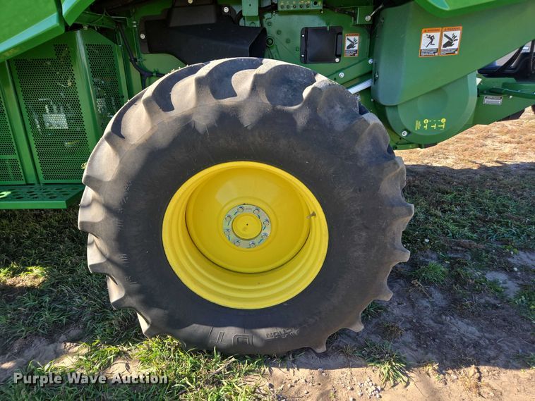 image for item DT4550 2022 John Deere S770 STS combine