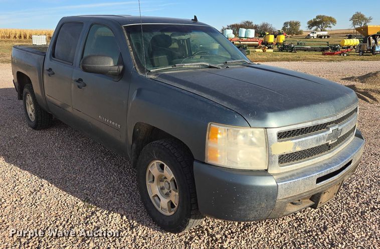 image for item DT4557 2010 Chevrolet Silverado 1500 Crew Cab pickup truck