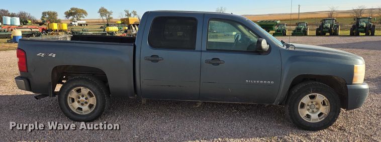 image for item DT4557 2010 Chevrolet Silverado 1500 Crew Cab pickup truck