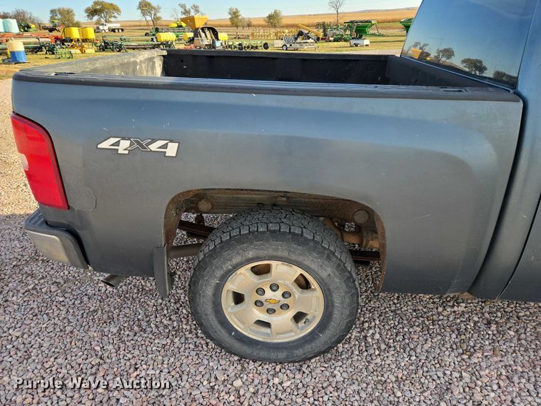 image for item DT4557 2010 Chevrolet Silverado 1500 Crew Cab pickup truck