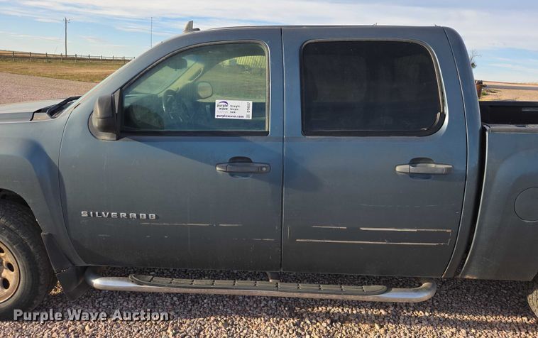 image for item DT4557 2010 Chevrolet Silverado 1500 Crew Cab pickup truck
