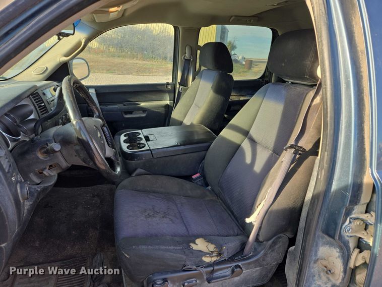 image for item DT4557 2010 Chevrolet Silverado 1500 Crew Cab pickup truck