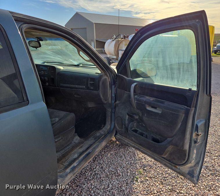 image for item DT4557 2010 Chevrolet Silverado 1500 Crew Cab pickup truck