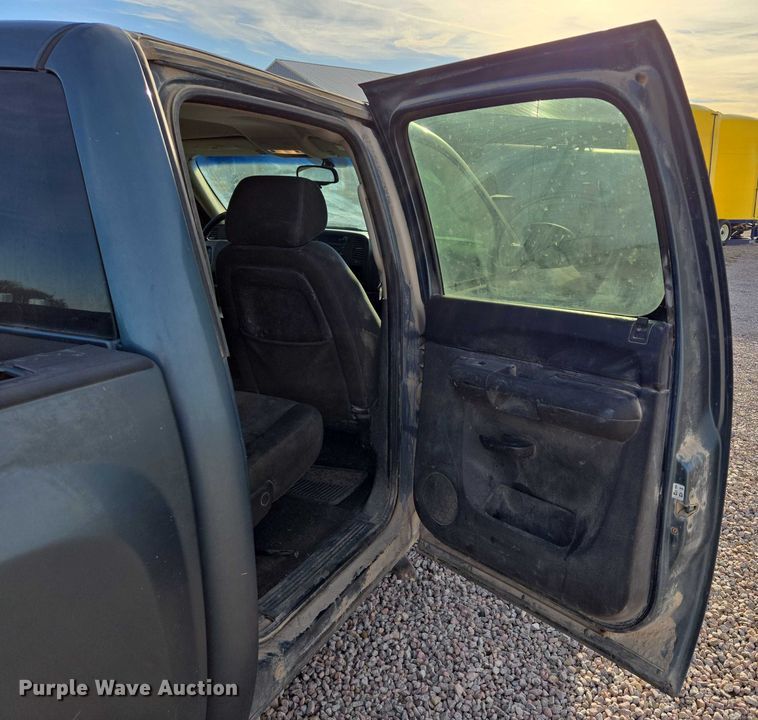 image for item DT4557 2010 Chevrolet Silverado 1500 Crew Cab pickup truck