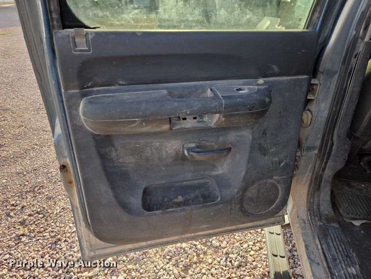 image for item DT4557 2010 Chevrolet Silverado 1500 Crew Cab pickup truck