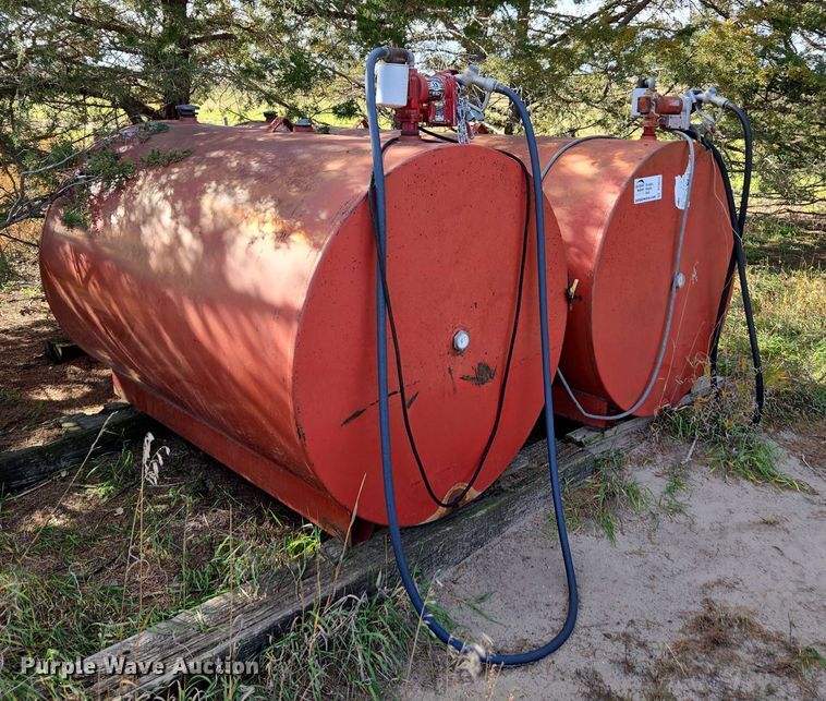 image for item DT4573 (2) fuel tanks