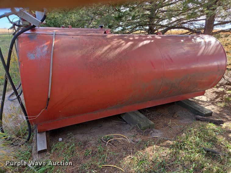 image for item DT4573 (2) fuel tanks