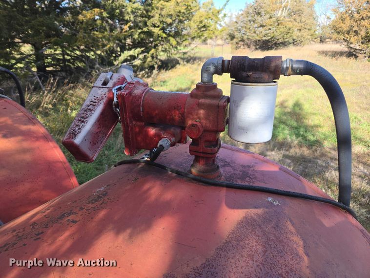 image for item DT4573 (2) fuel tanks