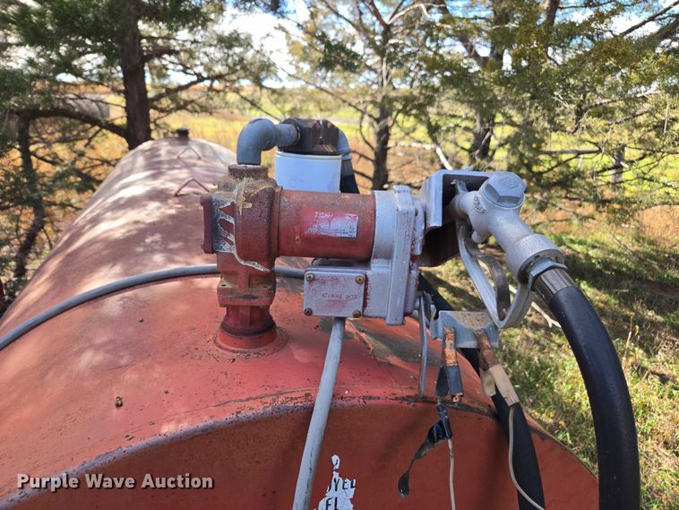 image for item DT4573 (2) fuel tanks