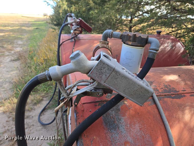 image for item DT4573 (2) fuel tanks