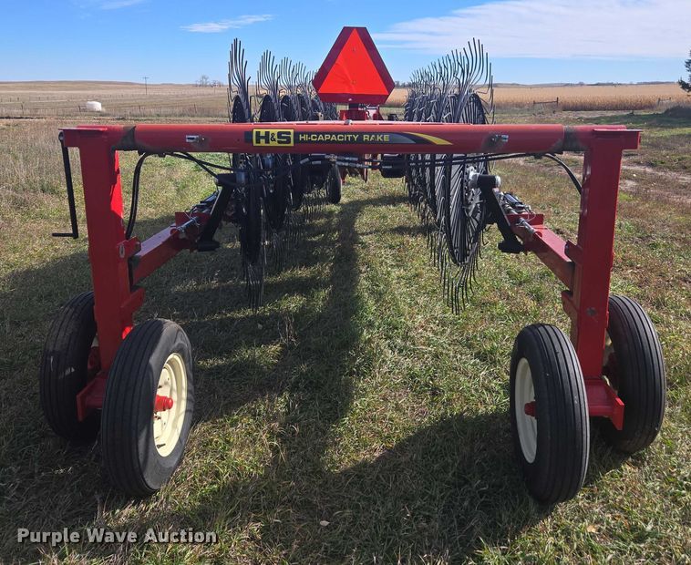 image for item DT4574 H&S 5114 hay rake