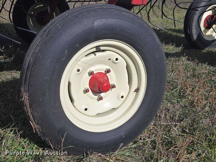 image for item DT4574 H&S 5114 hay rake