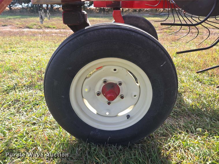 image for item DT4574 H&S 5114 hay rake