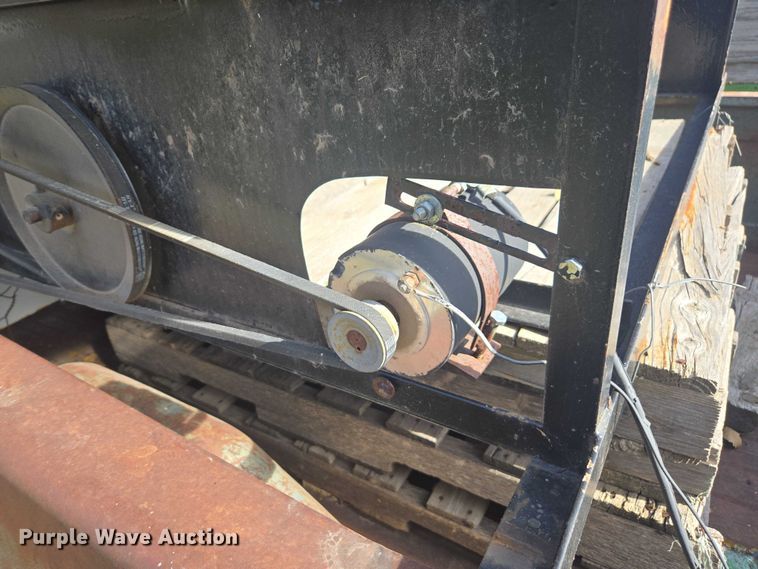 image for item DT4575 Bar-Six cake feeder