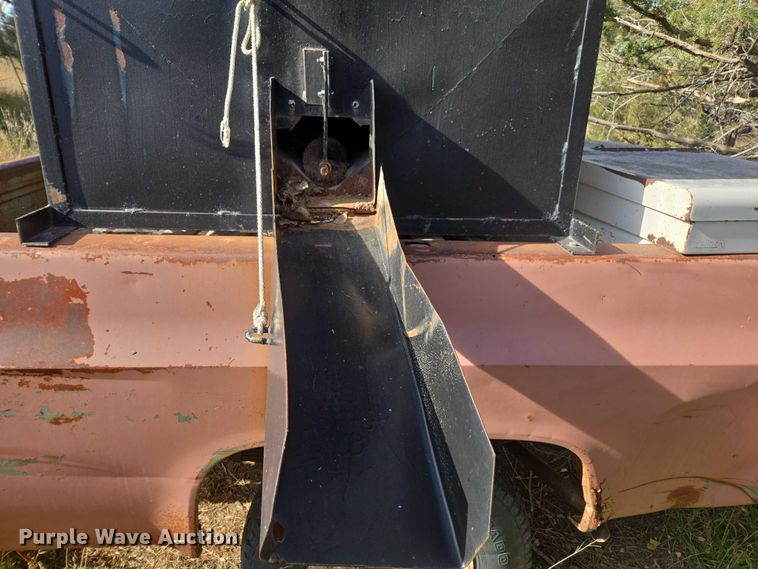 image for item DT4575 Bar-Six cake feeder