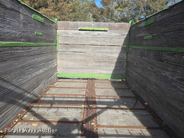 image for item DT4576 John Deere E0122 silage wagon