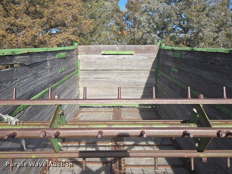 image for item DT4576 John Deere E0122 silage wagon