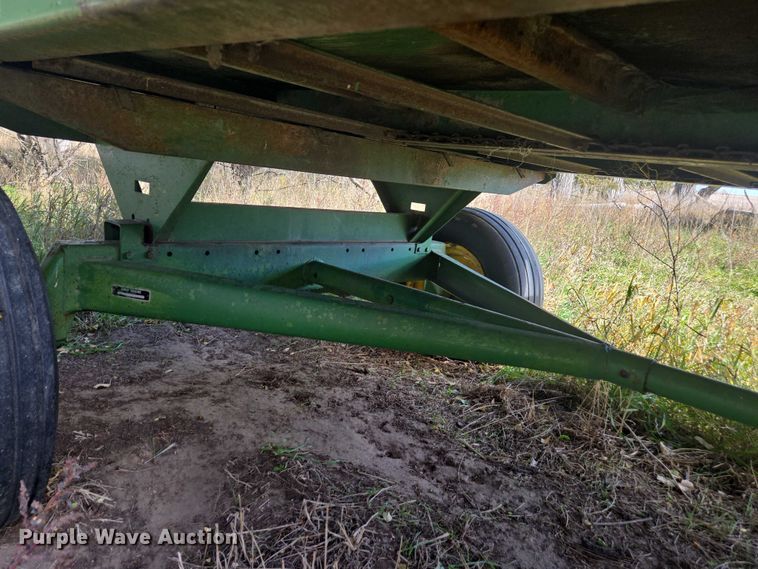 image for item DT4576 John Deere E0122 silage wagon