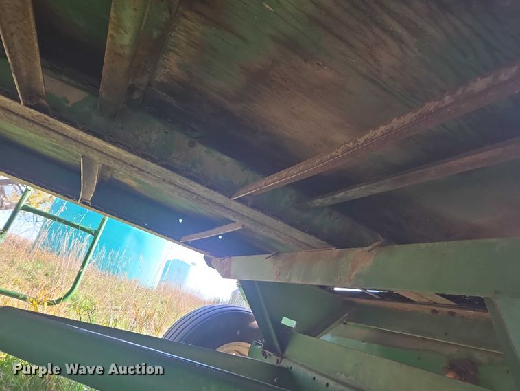 image for item DT4576 John Deere E0122 silage wagon