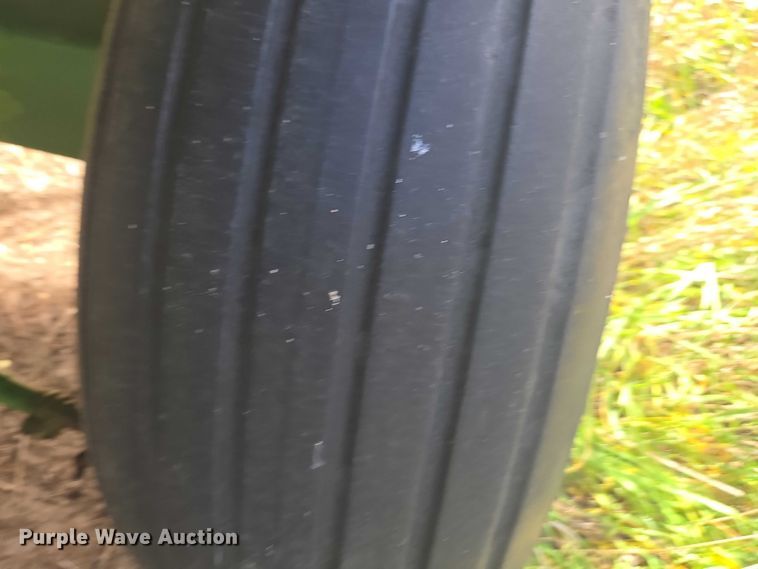 image for item DT4576 John Deere E0122 silage wagon