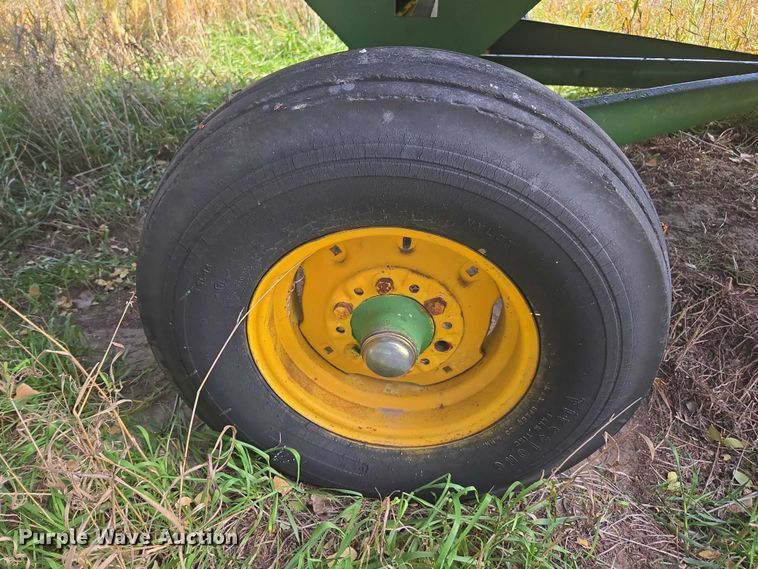 image for item DT4576 John Deere E0122 silage wagon
