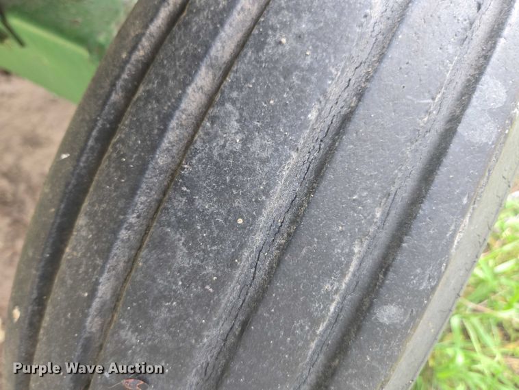 image for item DT4576 John Deere E0122 silage wagon