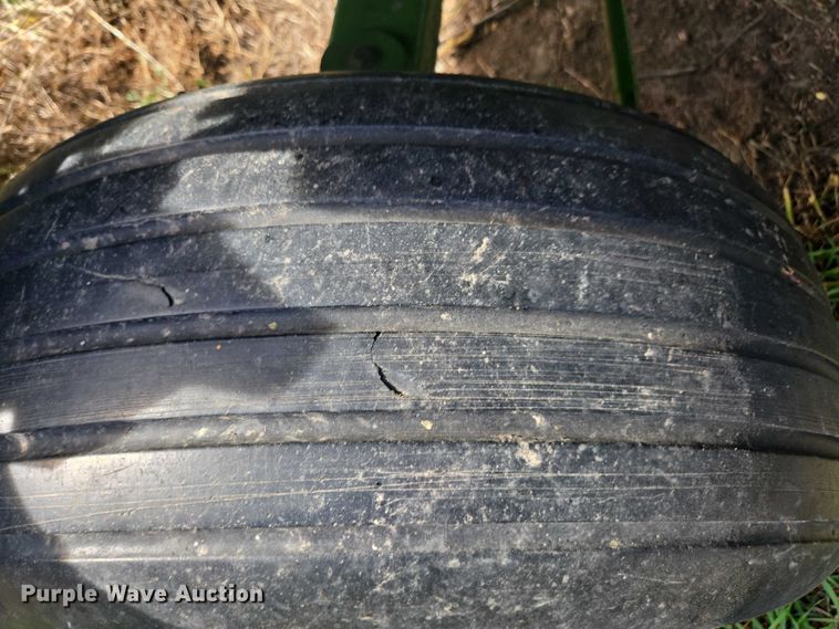 image for item DT4576 John Deere E0122 silage wagon