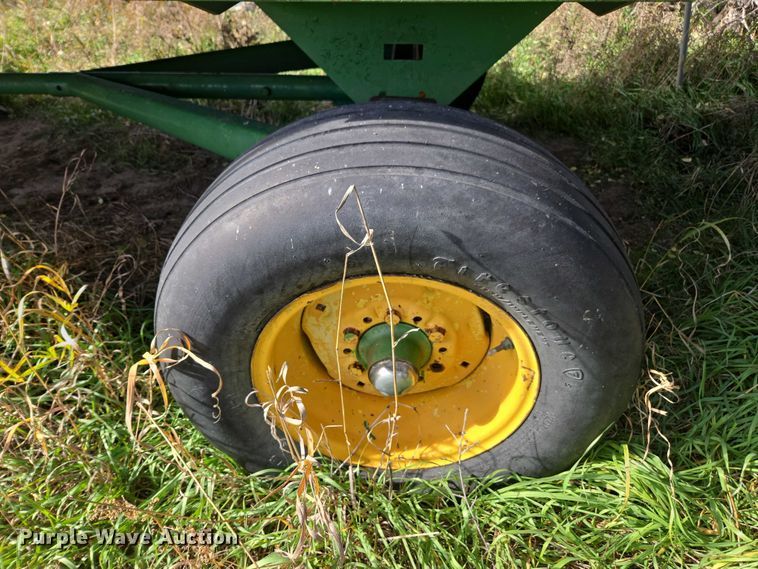 image for item DT4576 John Deere E0122 silage wagon