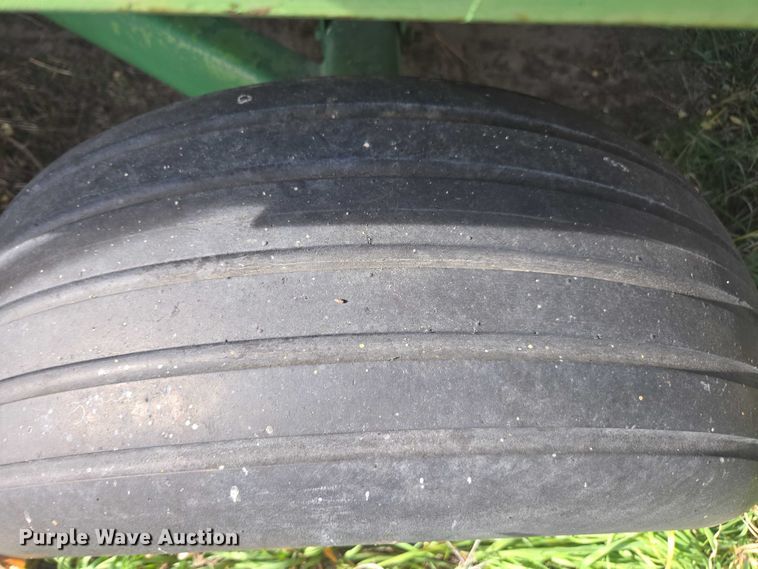 image for item DT4576 John Deere E0122 silage wagon