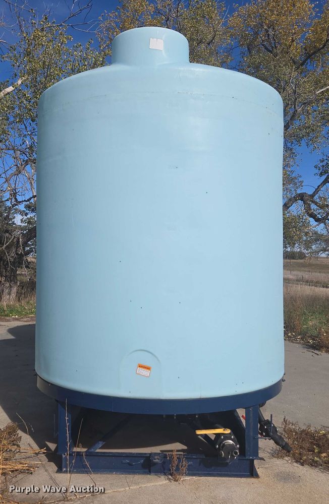 image for item DT4577 AG Spray Equipment tank trailer