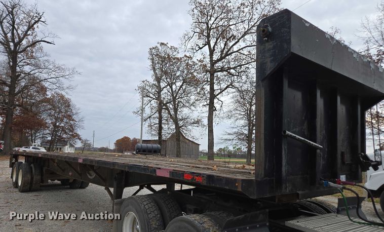 image for item DT4583 2003 Utility flatbed trailer