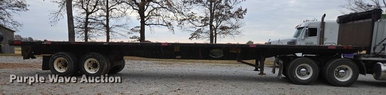 image for item DT4583 2003 Utility flatbed trailer