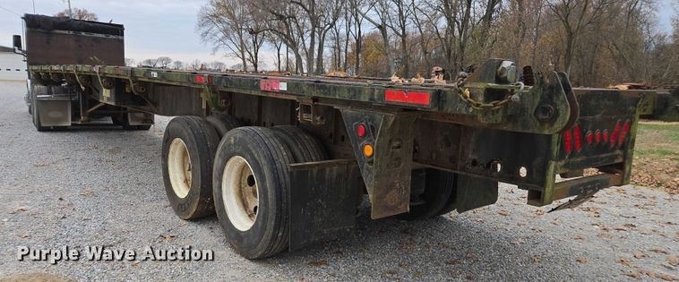 image for item DT4583 2003 Utility flatbed trailer