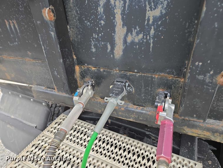 image for item DT4583 2003 Utility flatbed trailer