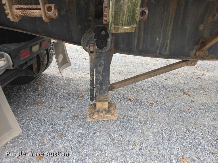 image for item DT4583 2003 Utility flatbed trailer